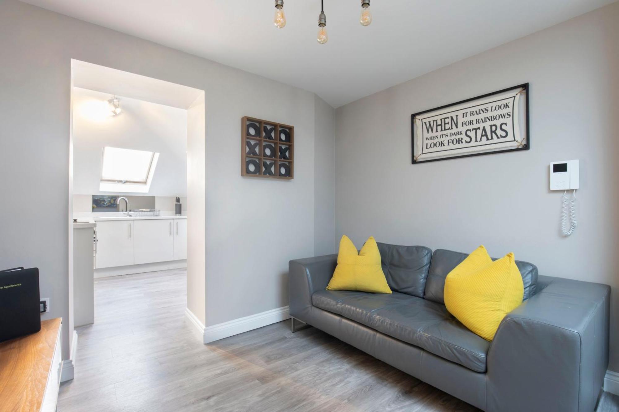 Elliot Oliver - Modern 2 Bedroom Town Centre Apartment Cheltenham Exteriér fotografie