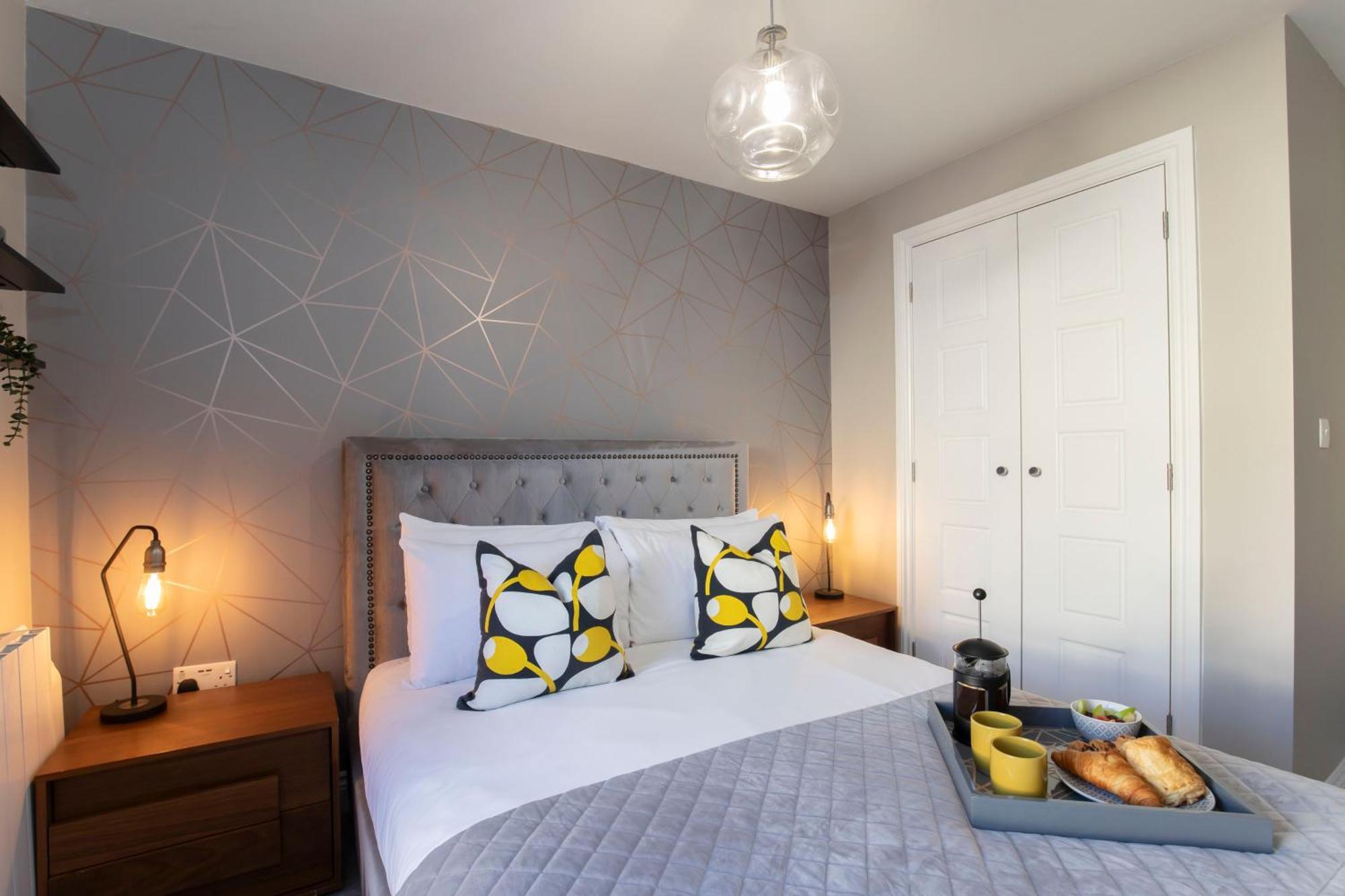 Elliot Oliver - Modern 2 Bedroom Town Centre Apartment Cheltenham Exteriér fotografie